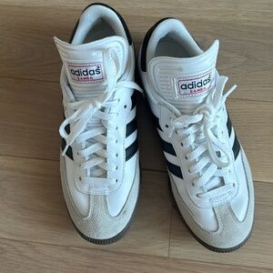 Adidas samba size 6M